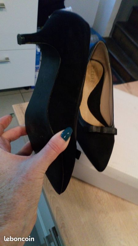 Tres belle occasion-porte 1 fois Chaussure cuir petit talon pointure 39 (image 5)