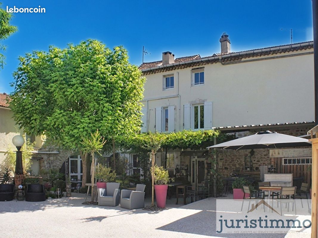 Maison 15 pièces 484 m² · à Piolenc · 484 m² · 745 000 €