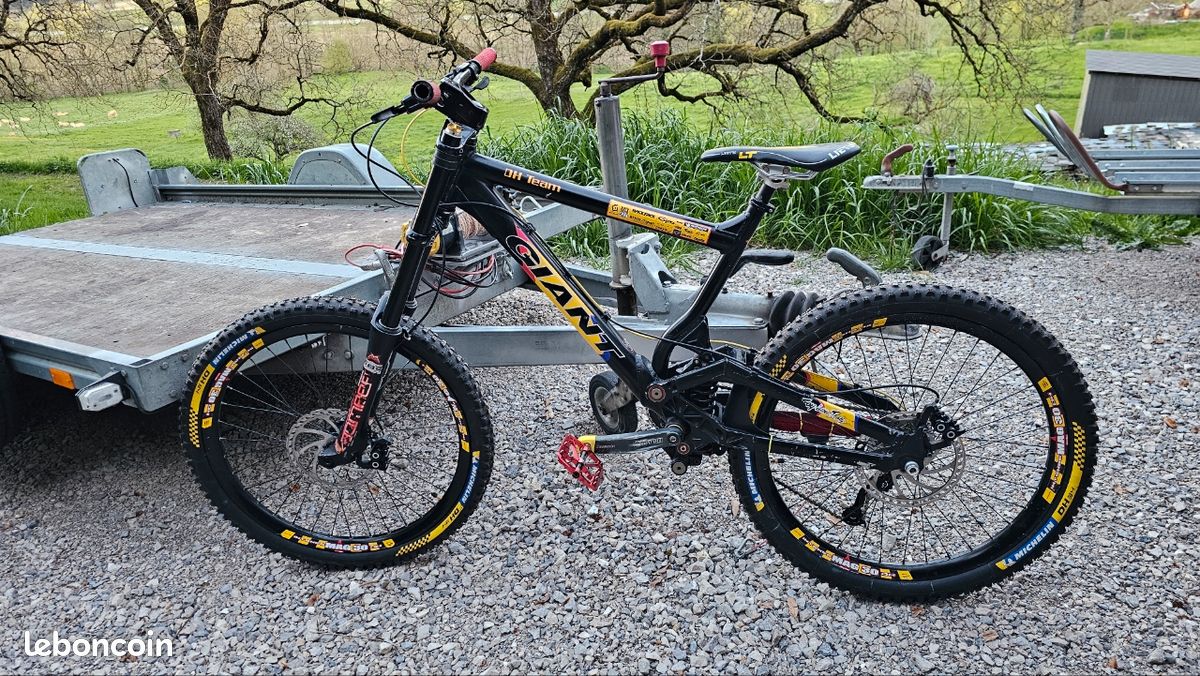 Giant DH team - Vélos