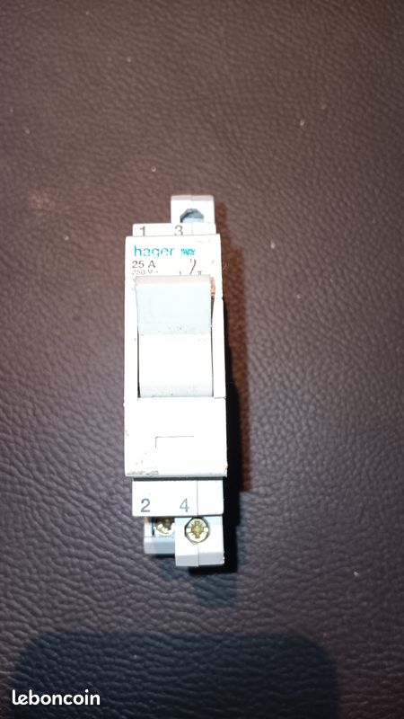 Interrupteur inverseur tableau Hager 25Amax 30020 (image 1)
