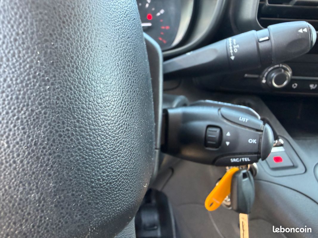Citroen berlingo 1.6 bluehdi 100 ch club taille m 1ere main galerie (image 10)