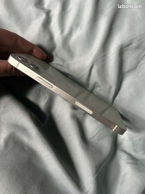 IPhone 12 (image 3)