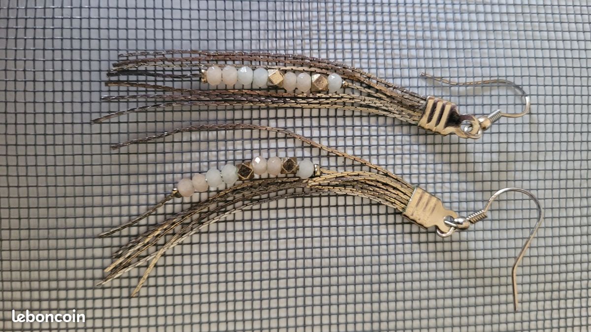 Boucles d'oreilles en métal doré et perles (image 2)