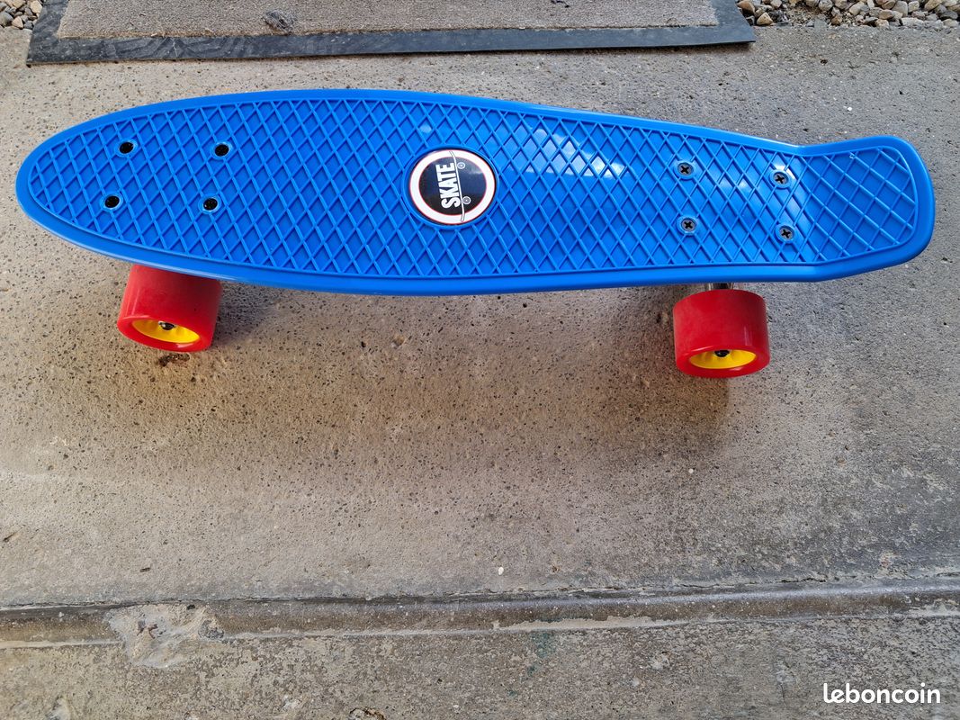 Skateboard neuf (image 1)