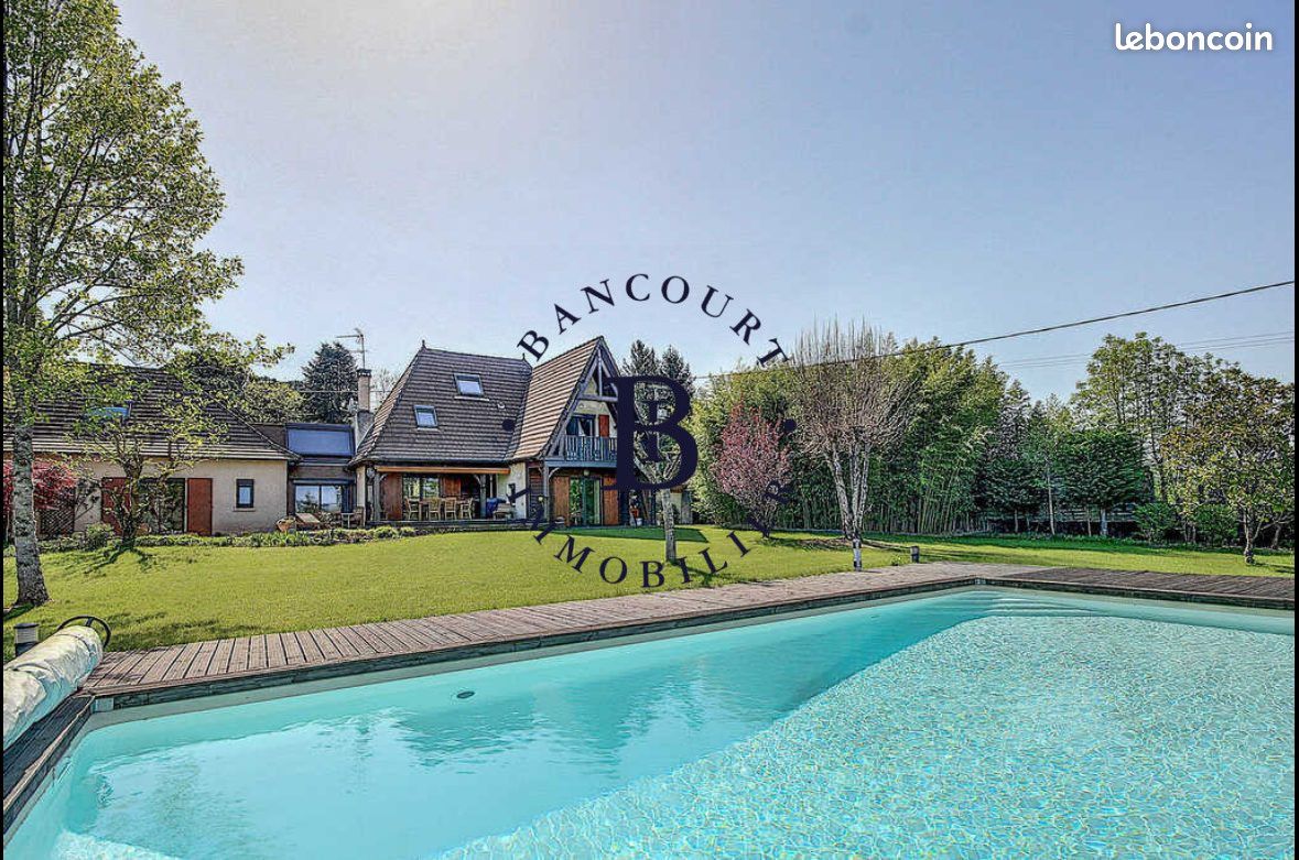 Maison 7 pièces 221 m² · à Varetz · 221 m² · 525 000 €