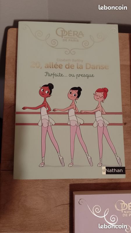 4 Livres de la série "20 allée de la danse" + Célestine "petit Rat de l'Opéra" Tome 1 (image 1)