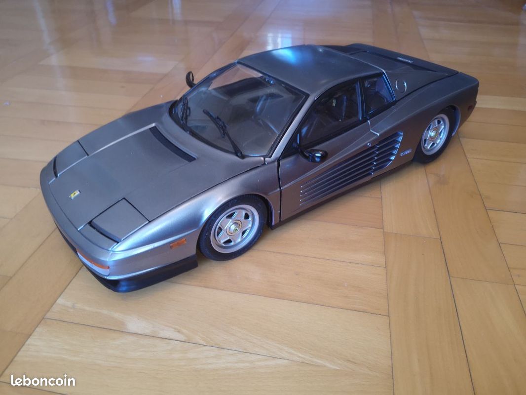 Pocher Ferrari Testarossa cabriolet 1/8 schaalmodellen (image 16)
