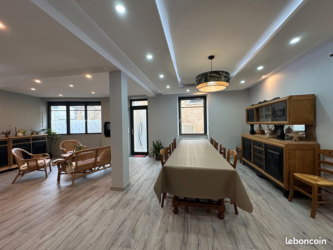 Maison 7 pièces 250 m² · à Yvré-le-Pôlin · 250 m² · 233 414 €