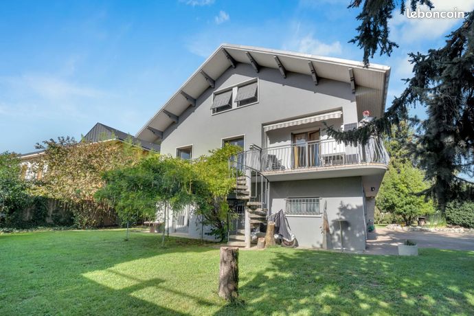 Maison de ville 10 pièces 253 m²
