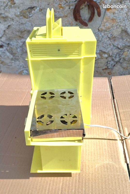 Ancienne Cuisinière Jouet Enfant – Métal / Tôle – Vintage