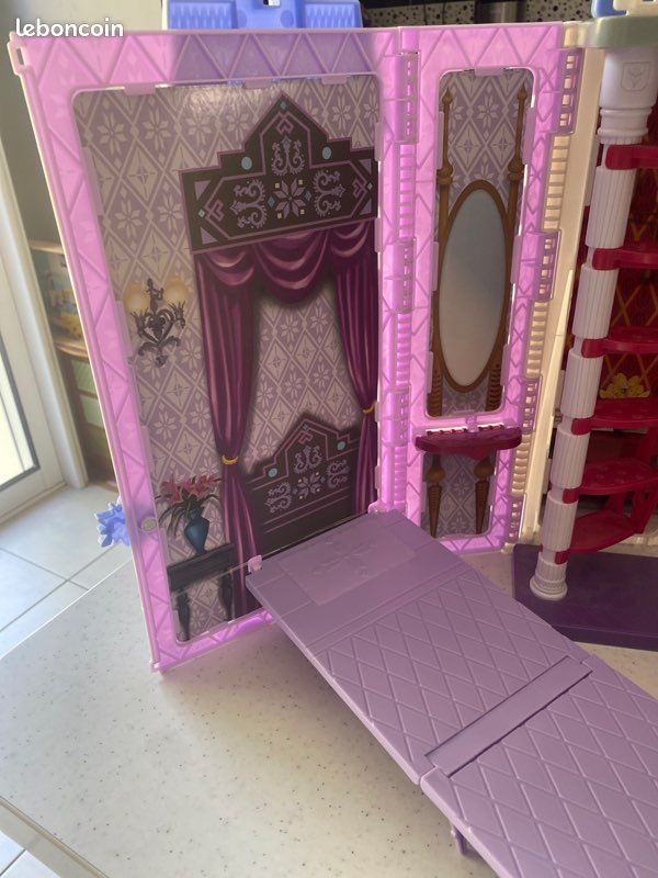 Château Barbies reine des neiges pliable avec qqs accessoires (image 2)