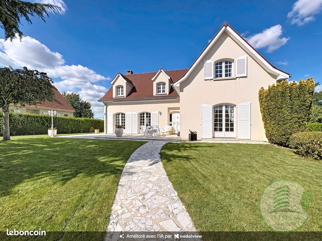 Maison 6 pièces 240 m² · à Champigny · 240 m² · 884 000 €