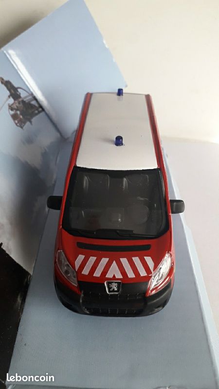 Miniature PEUGEOT Partner 2010 à motricité renforcée Pompiers Secours