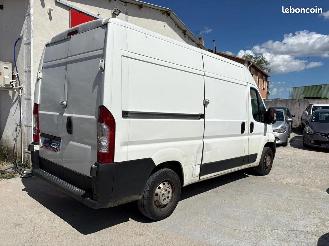 Peugeot Boxer 2.2L HDI 101 CHEV DIESEL - ÉNORMEMENT DE RANGEMENTS | RÉVISÉE-GARANTIE DE 12 MOIS (image 7)