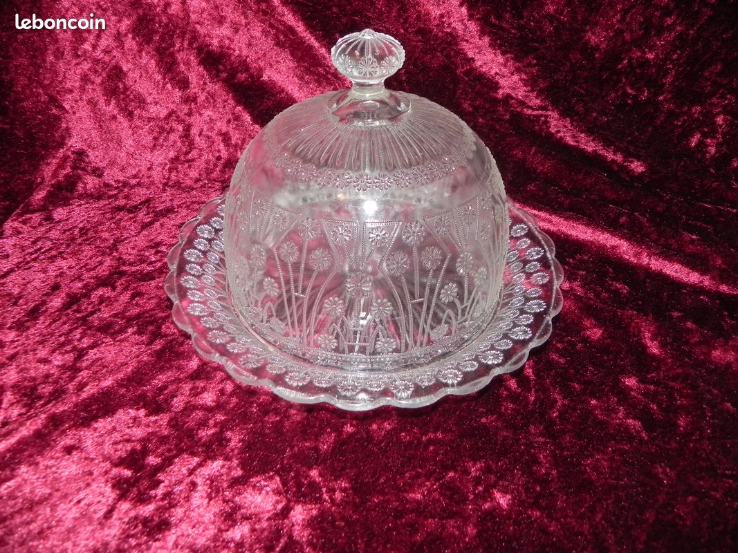 Belle ancienne cloche à fromage en verre moulé (image 1)