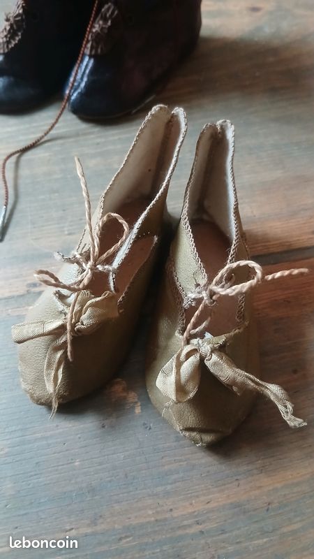 Chaussures anciennes pour poupée en cuir | Kaufen auf Ricardo