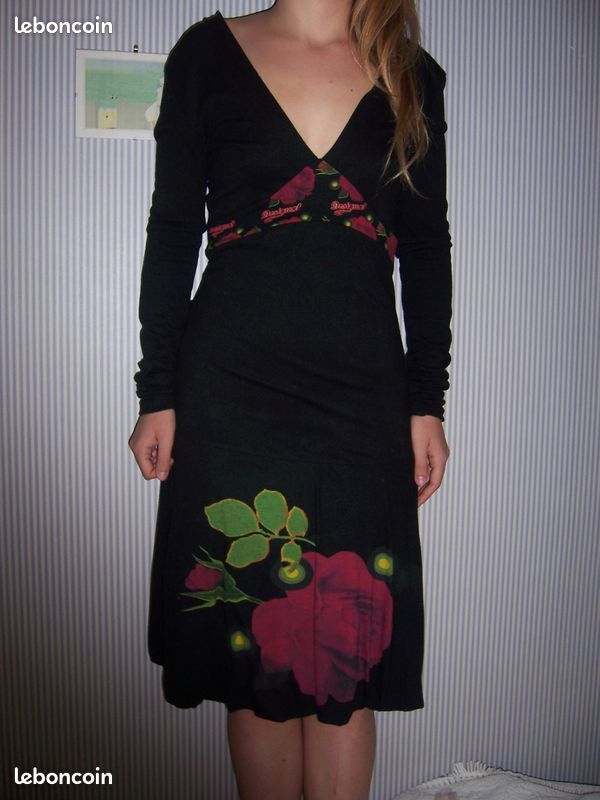 Robe Desigual taille XL (Gebraucht) in Chez-le-Bart für CHF 46 - mit Robe Desigual taille XL (Gebraucht) in Chez-le-Bart für CHF 46 - mit