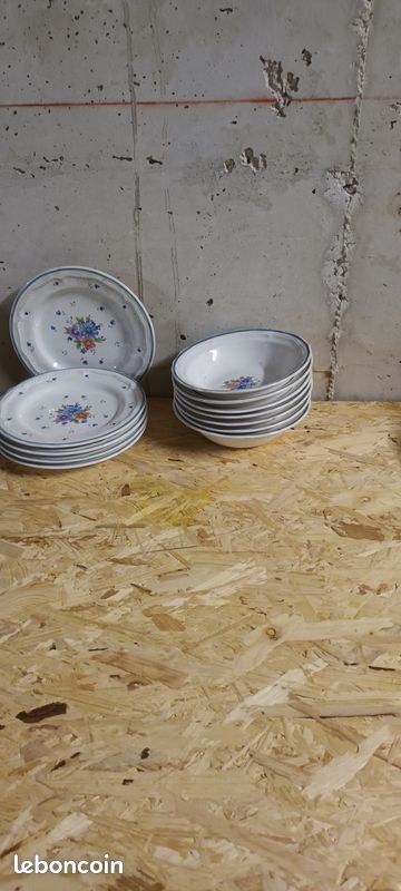 Lot assiettes et petit bols (image 2)