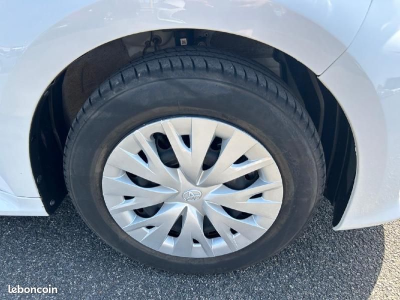 Toyota Yaris 116h Dynamic Business 5p + Programme Beyond Zero Academy MY22 (image 19)