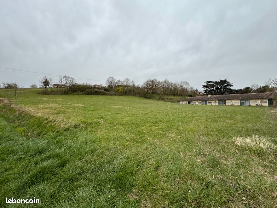 Terrain 1 051 m² Auriac Sur Vendinelle · à Auriac-sur-Vendinelle · 89 500 €