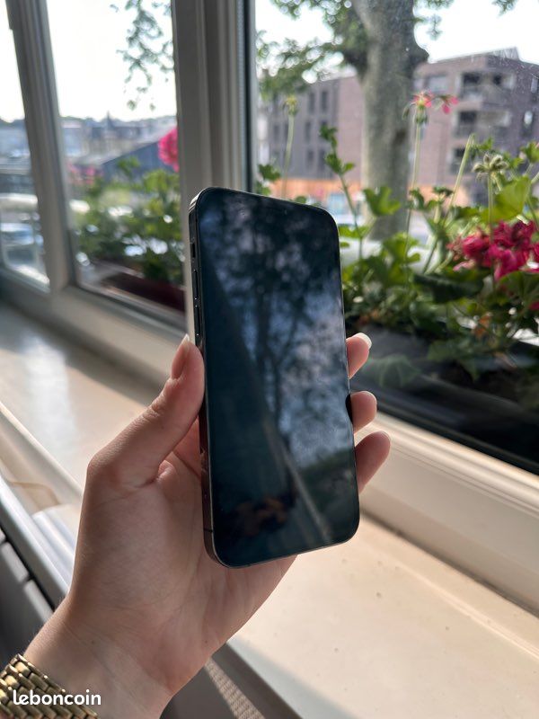 Iphone 12 pro 128g noir sidéral (image 2)