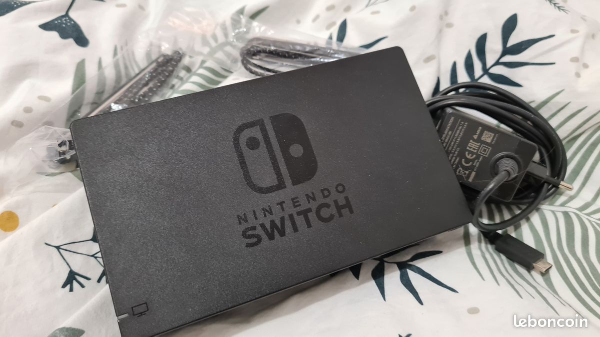 Nintendo Switch (image 2)