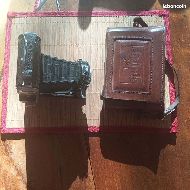 Appareil photo à soufflet KODAK 620 en très bon état avec son
