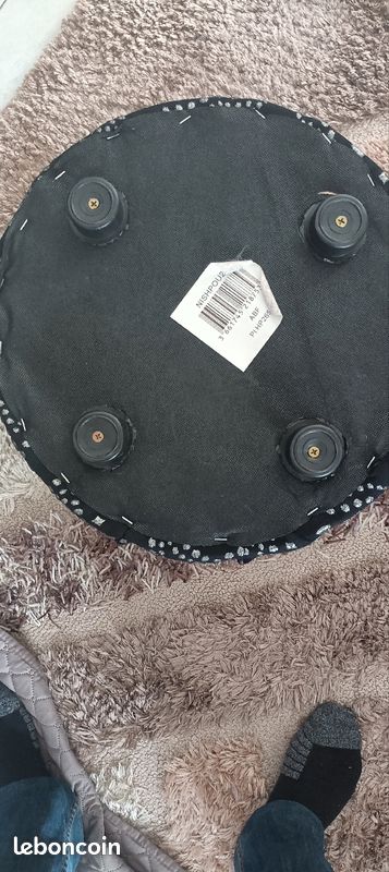 Pouf en tissu noir (image 1)