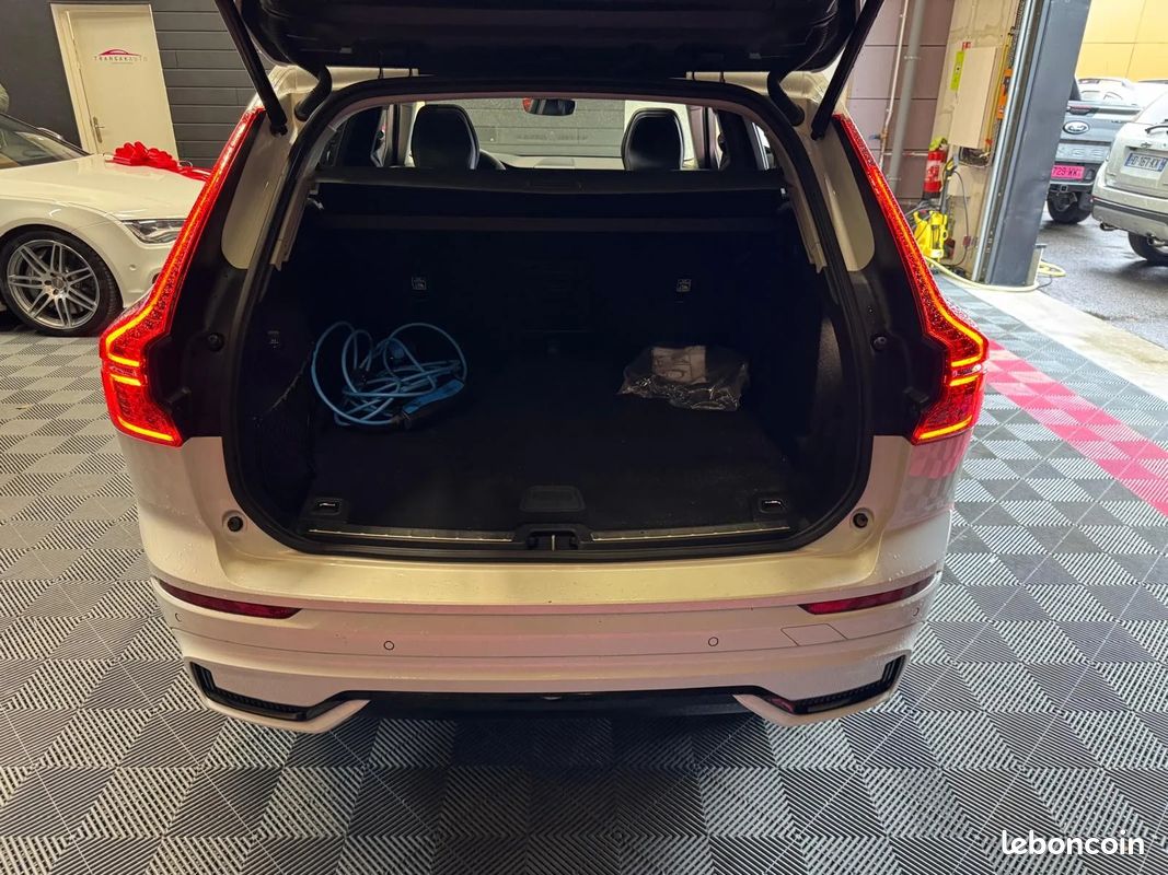 VOLVO XC60 T6 Recharge AWD 253 ch + 145 ch Geartronic 8 Ultimate Style Dark - 1ère main - Toit ouvrant - Sièges chauffants - Caméra 360 (image 32)