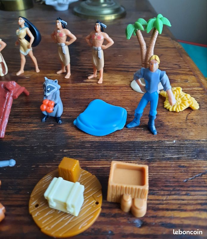 Lot personnages et accessoires Pocahontas (image 2)
