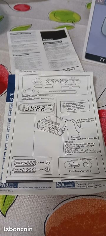 Radio reveil sony icf-c273L année 2000 notice et boïte (image 2)