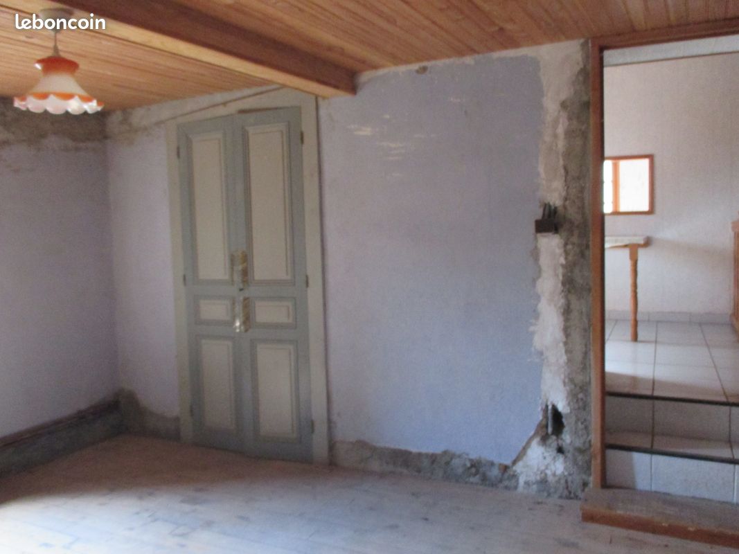 Maison 7 pièces 180 m² · à Saint-Jean-la-Vêtre · 180 m² · 38 000 €