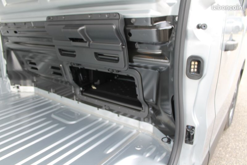 Renault Trafic III (3) Fourgon L1H1 3T 2.0 Blue DCI 150 Advance Full Équipé [Coordonnées masquées] Kilomètres Caméra, Clim Auto, GPS.Prix Hor taxe 25 667...... (image 8)