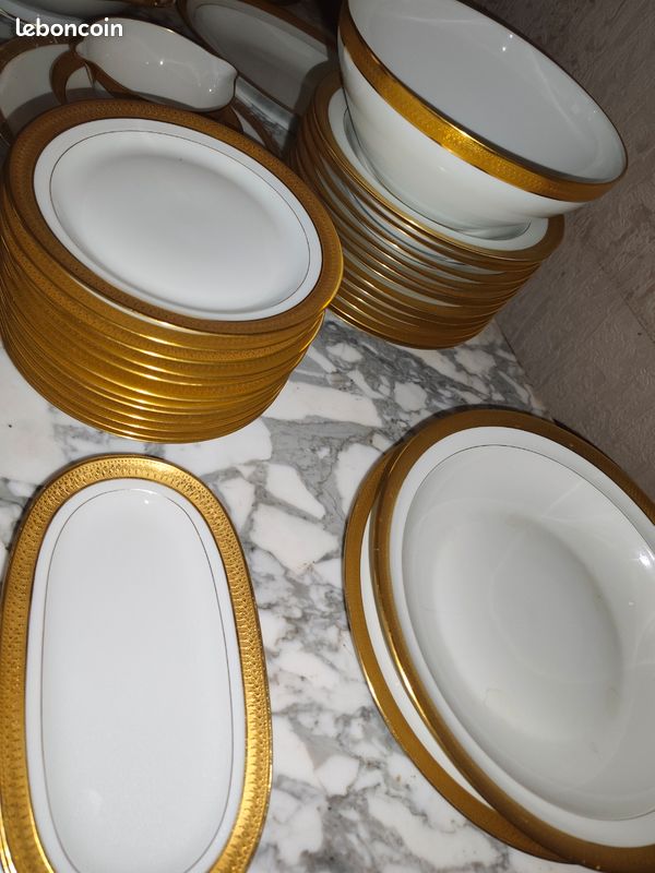 Service de table porcelaine de Limoges MALEVERGNE - Or fin incrustation (image 1)