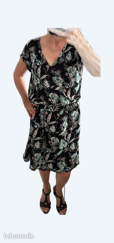 Robe IKKS manches courtes XS 34 noir fleurie Vêtements