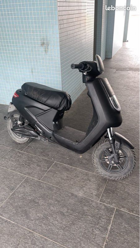 Scooter Électrique NIU 50cc (image 1)