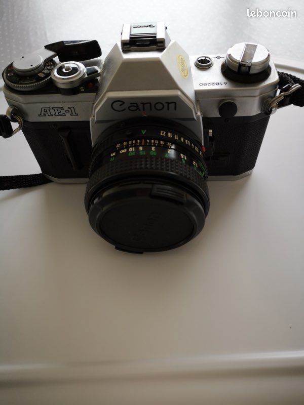 Canon EOS 500 Argentique - Ancien Appareil Photo Avec Flash Intégré - Noir/Argent