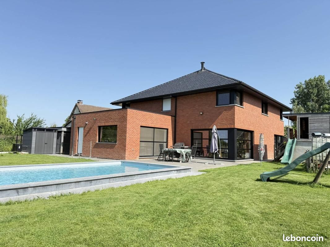 Maison 258 m² · à Mouchin · 258 m² · 849 000 €