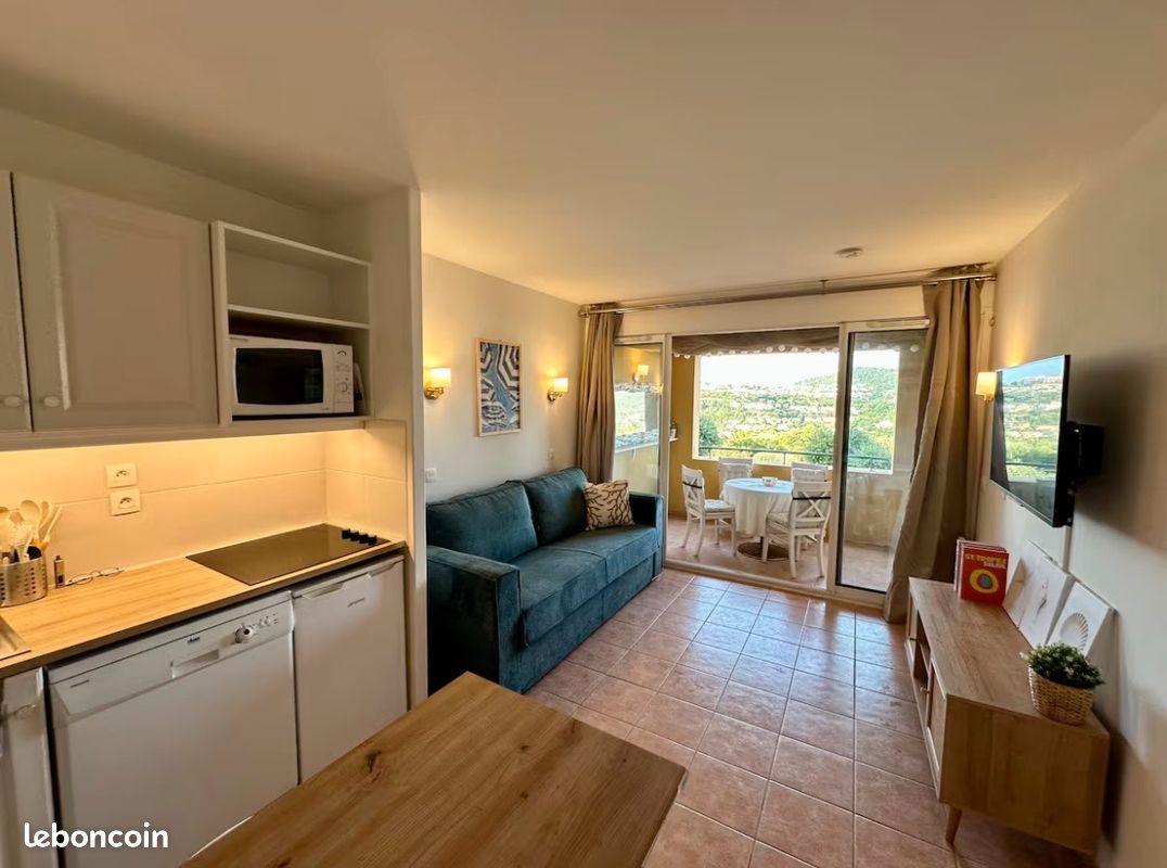 Appartement 2 pièces 27 m² · à Roquebrune-sur-Argens · 27 m² · 550 €