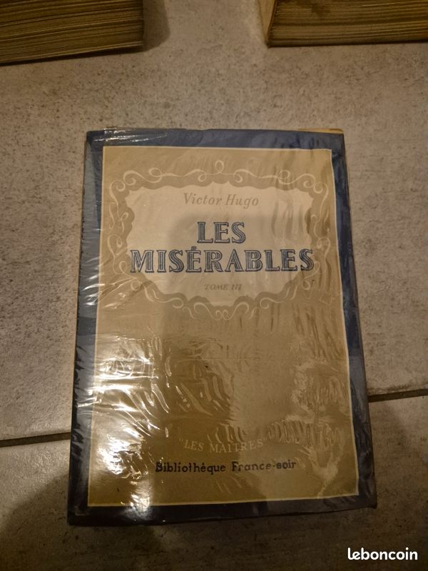 Lot de 3 livres Les Misérables Tome I, II et III (image 4)