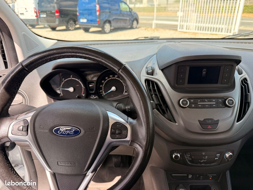 Ford transit courier trend business 70cv double portes laterales Prix TTC : 10 490 Prix H.T : 8 741.66 (image 3)