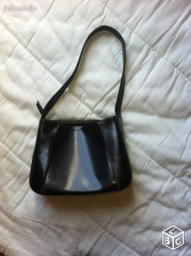 Sac noir en simili cuir en bon état (image 1)