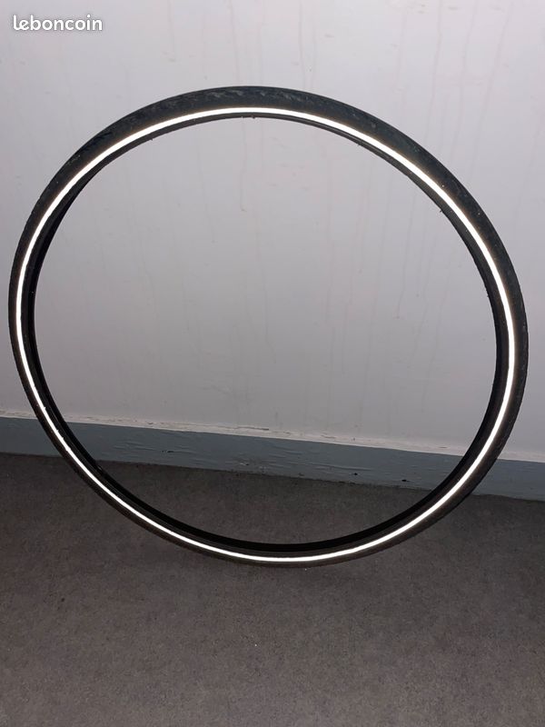 Pneu vélo 28 pouces (image 1)