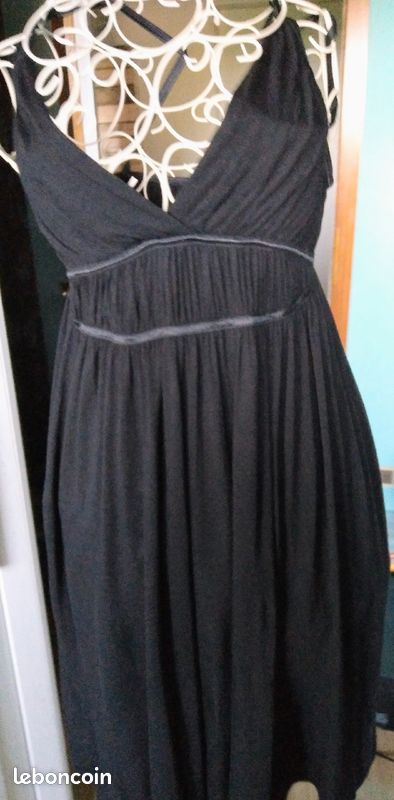 Robe noir à bretelles (image 2)