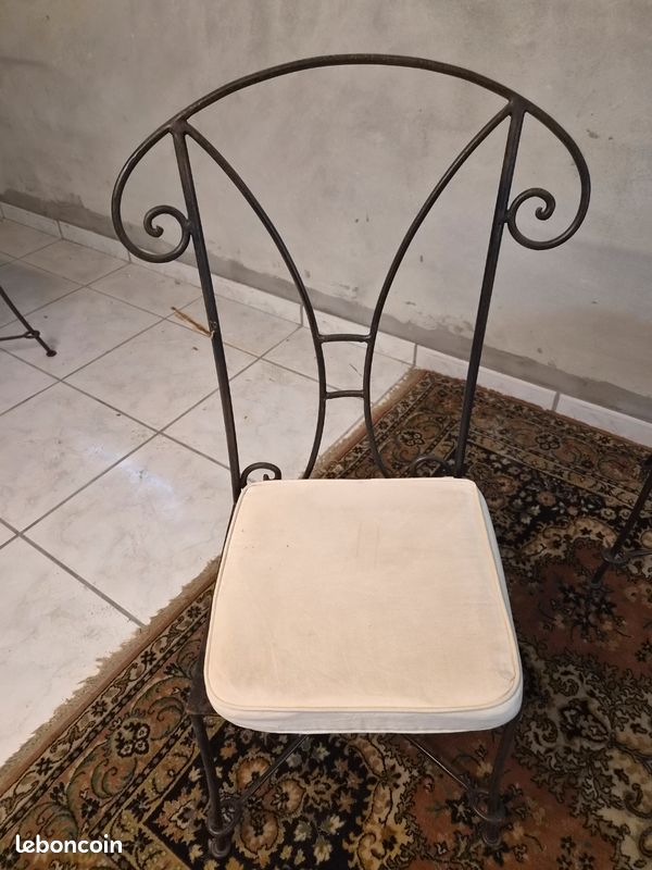 Lot de 4 chaises et 2 fauteuils en fer forgé (image 2)