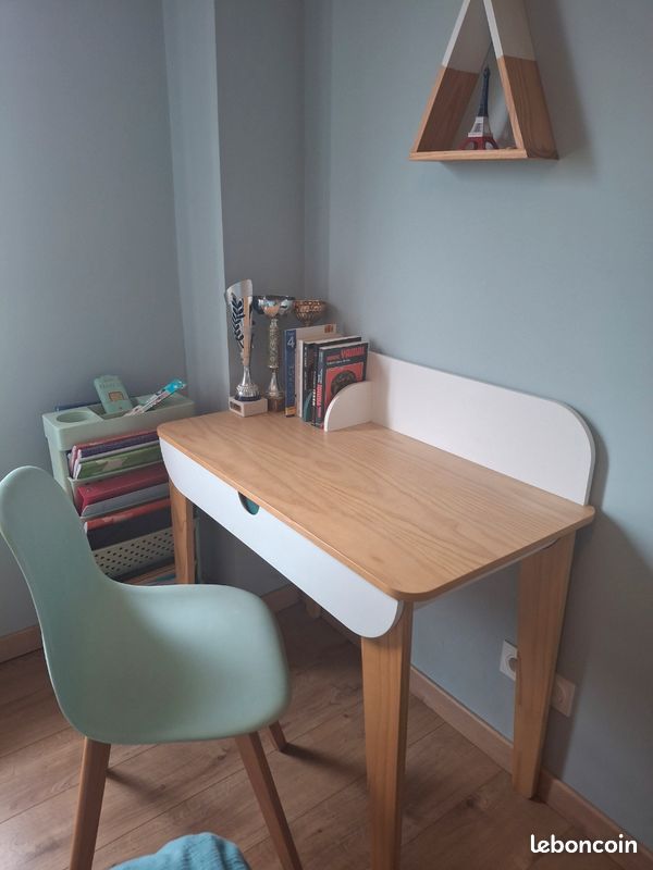 Lit + matelas + table de nuit + bureau (image 3)