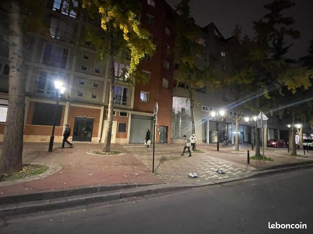 Parking 11 pièces · à Aubervilliers · 175 000 €