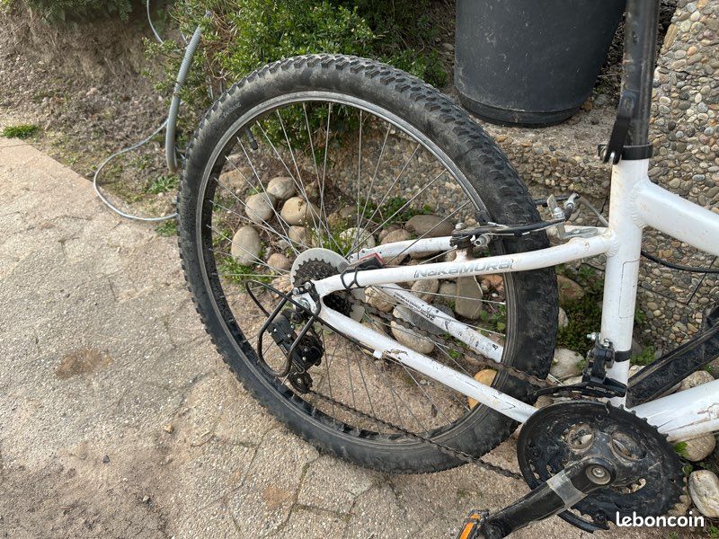 VTT fille Nakamura 26" XS – 21 vitesses – fourche suspendue – roue AR à changer (image 2)