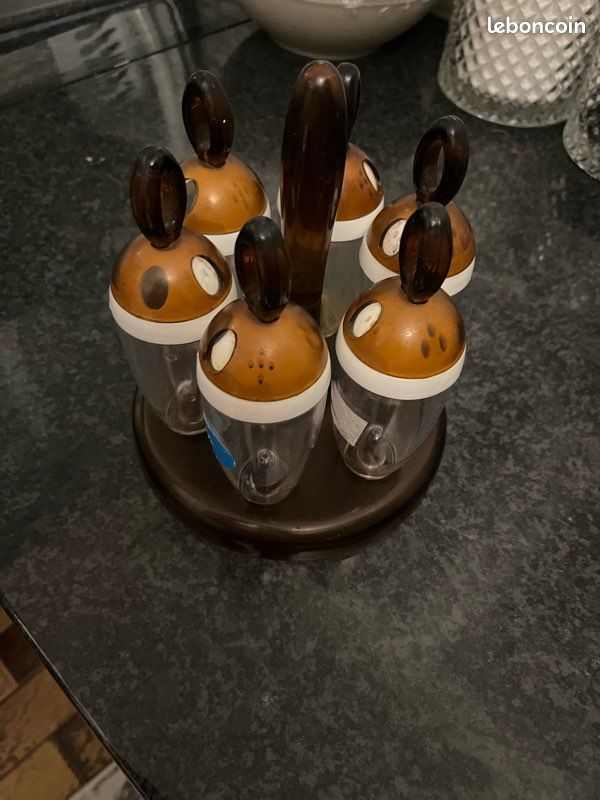 Poivrier en plastique (image 1)