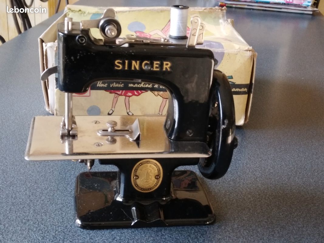 Jouet mini machine à coudre Singer - Collection